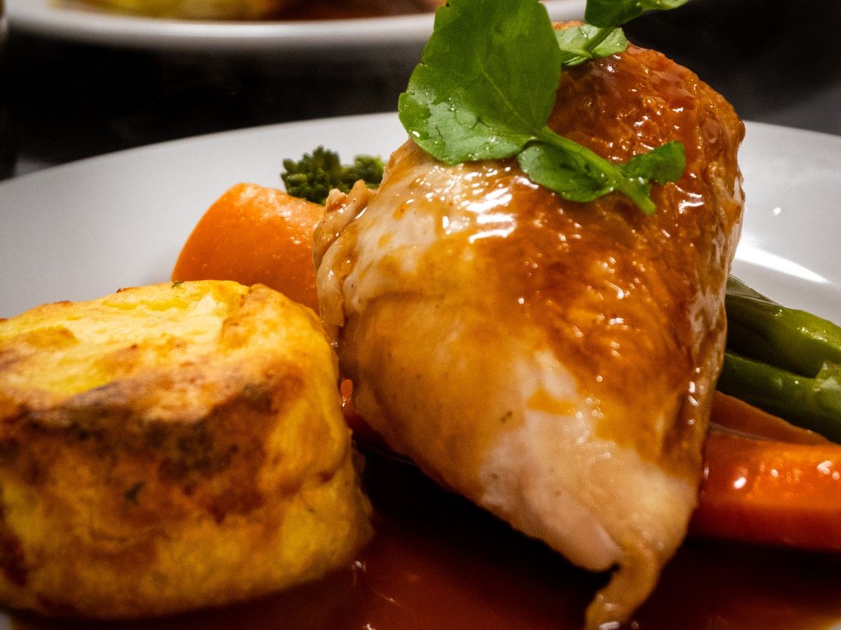 Roast chicken breast with potato gratin, carrots and green beans in gravy